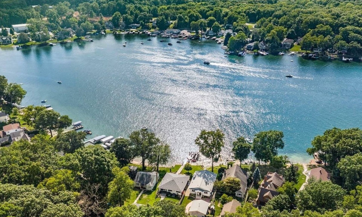 Augusta House | Gull Lake Waterfront