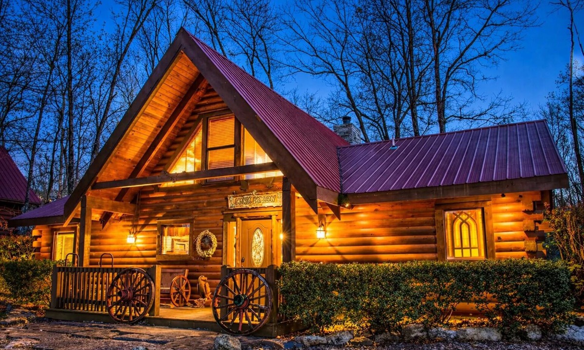 Branson Cedars Cabin | Hawk Hollow Log Cabin Hot Tub Near Thunder Ridge Sleeps 10
