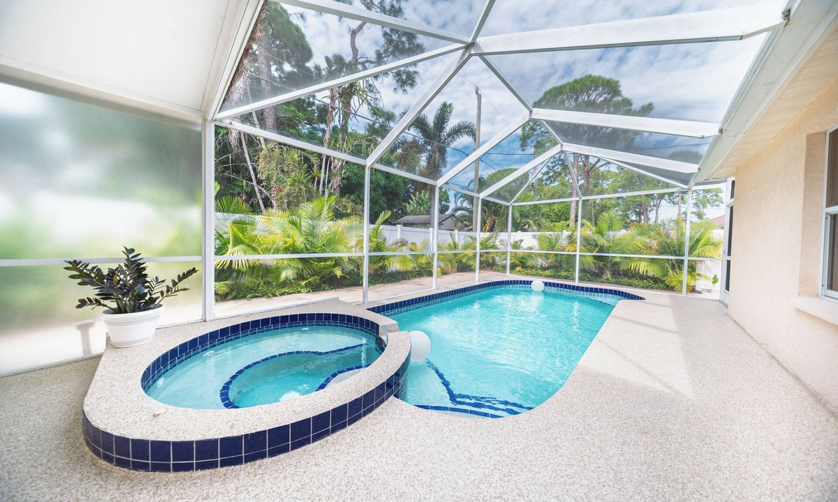 Park East House | Heated Pool Family Retreat Near Sarasota Beaches 5 Minutes from Downton