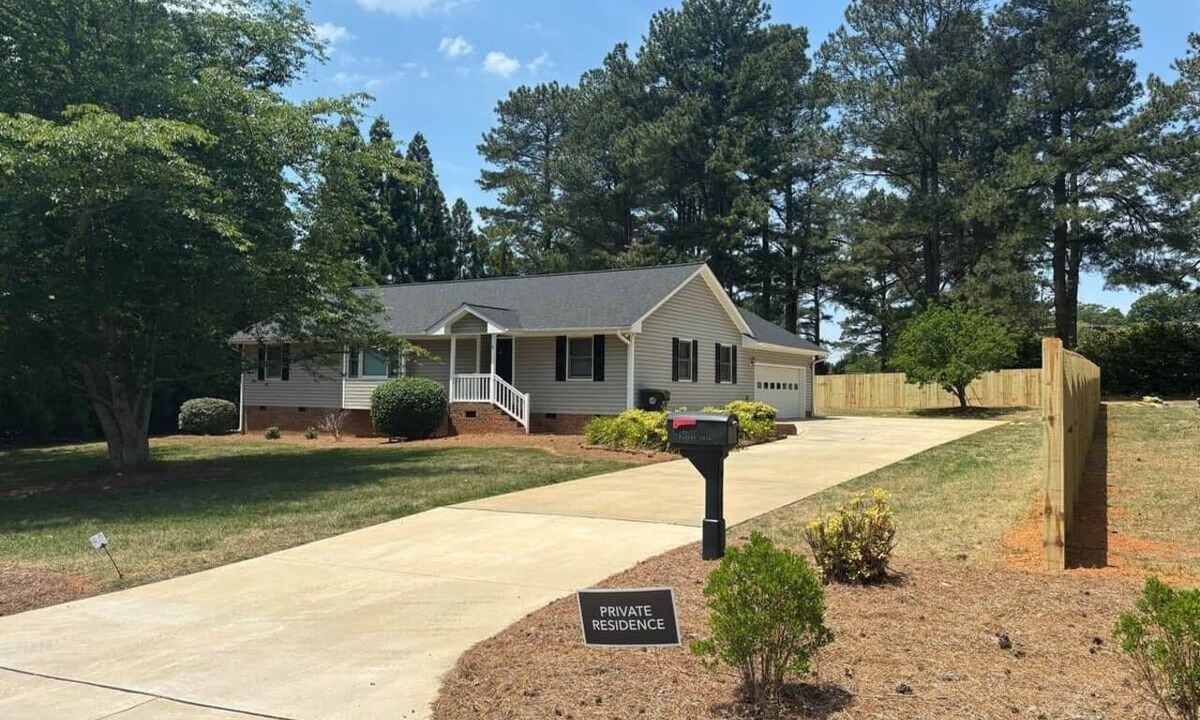 Mebane House | Hideaway by Tanger