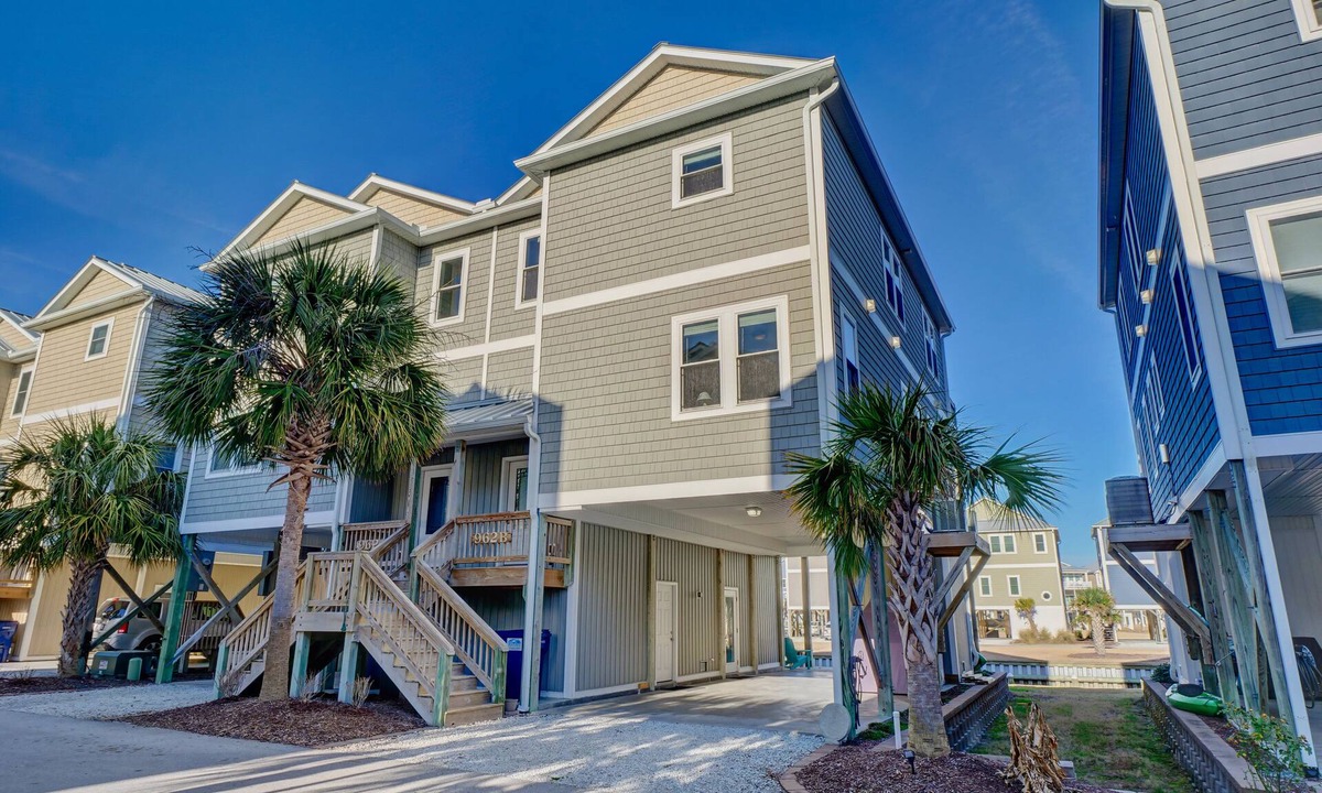 Topsail Beach House | High-end duplex with many amenities, just a short walk to the beach or sound.