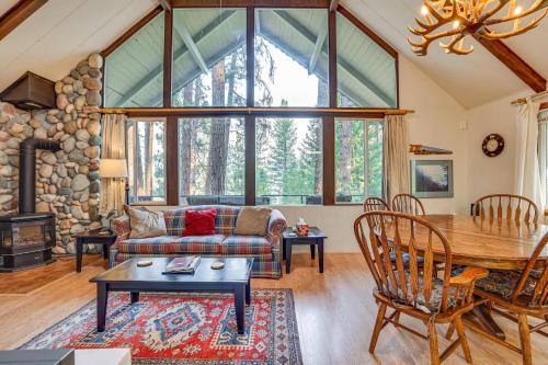 Garden Valley House | Hillside Hideaway: Warm & Cozy Terrace Lakes Cabin