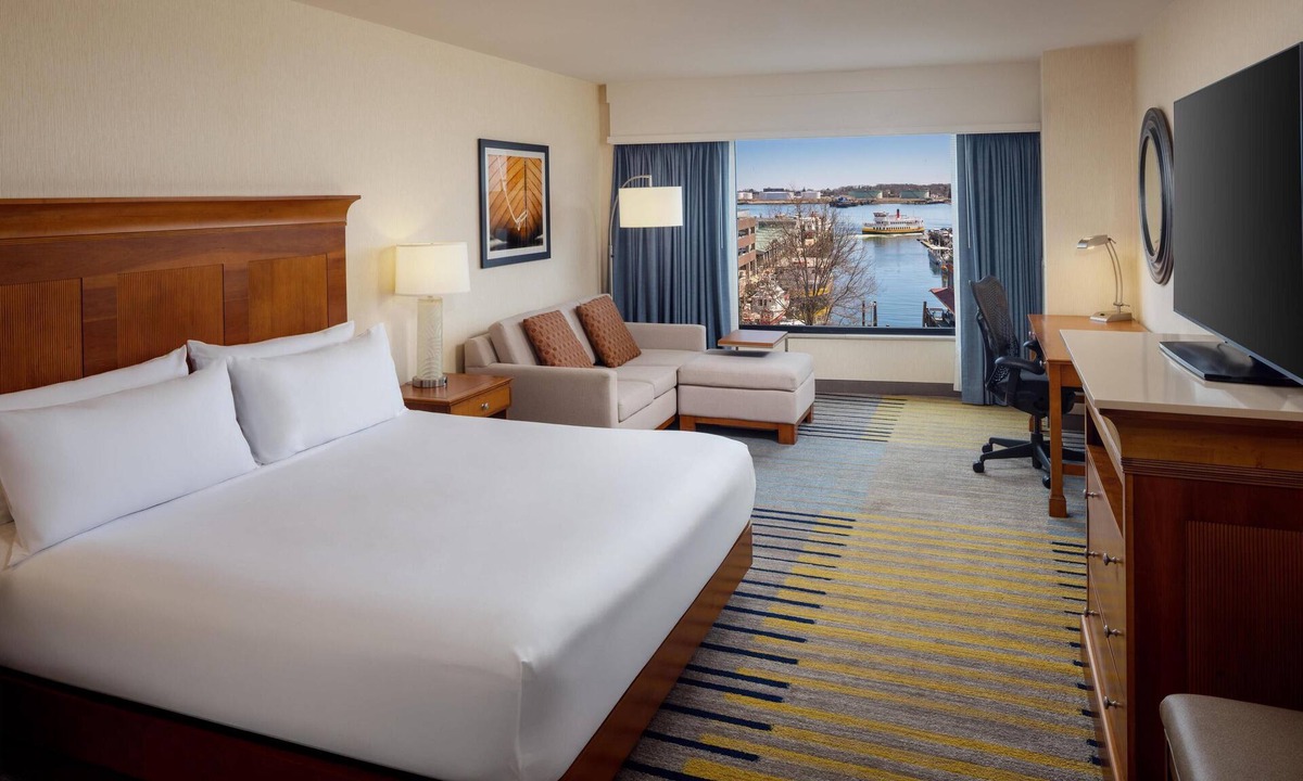 Old Port Hotel | Hilton Garden Inn Portland Downtown Waterfront