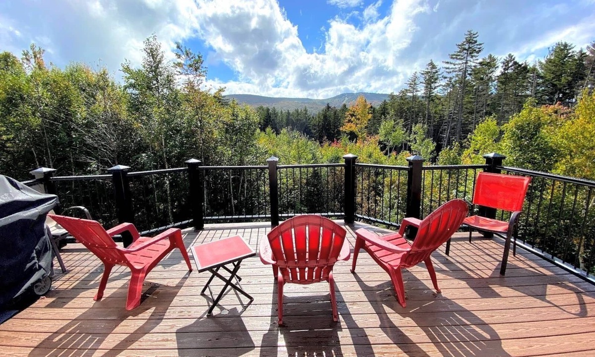Carroll House | HL96 Single family home with views and lots of space! Privacy, convenience, AC and Dog Friendly!