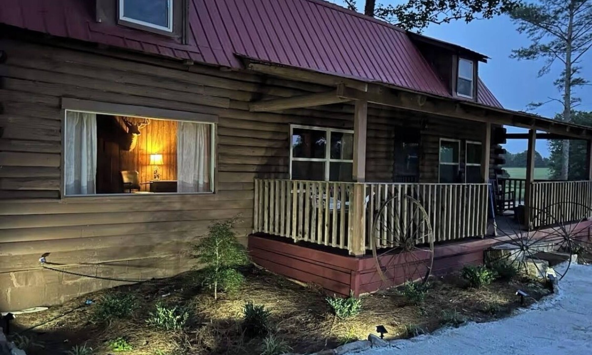 Albertville Cabin | Horseshoe Lodge Rustic Log Cabin Home Completely Restored With Pool