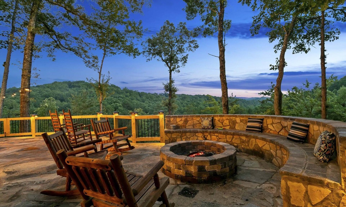 Williamstown Cabin | Hot Tub & Mtn Views! Creekside Mineral Bluff Cabin