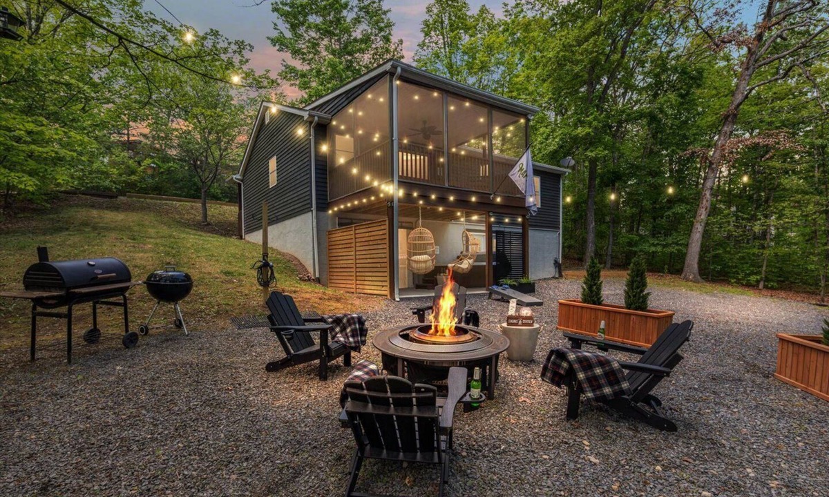 Mount Jackson Cottage | Indoor Sauna, Arcade & Hot Tub - Bryce Resort, Hiking & Shenandoah Wineries