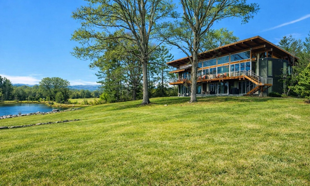 Hendersonville House | Innisfree Farm | 44+ Acre Private Luxury Estate | Mountain Views | Near Asheville + Hendersonville
