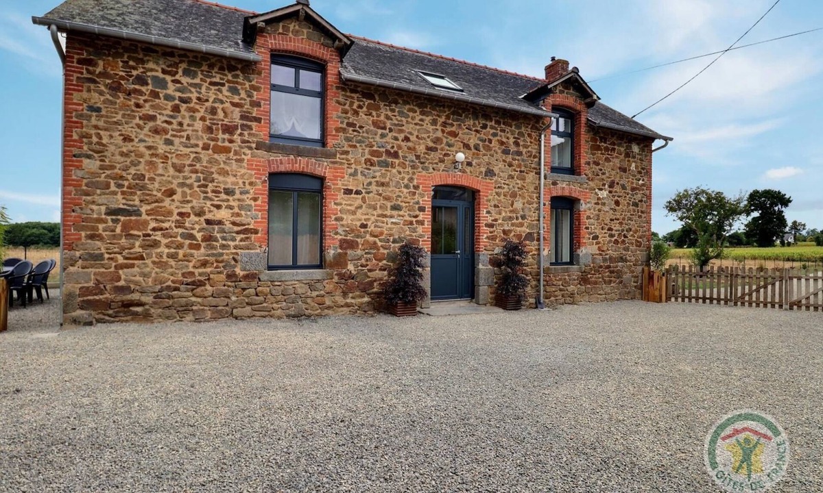 Hede House | La Maison aux Portes des Ecluses