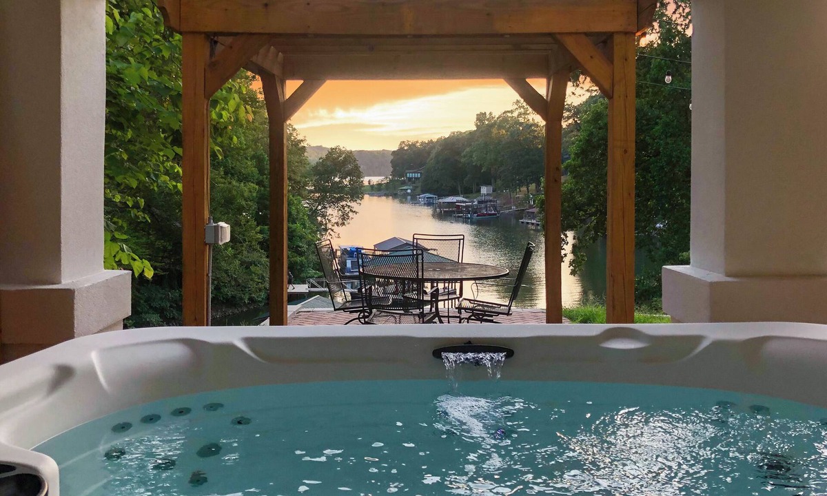 Barium Springs House | Lakefront Cove Retreat Private Dock + Hot Tub + Sauna | Hummingbird Home
