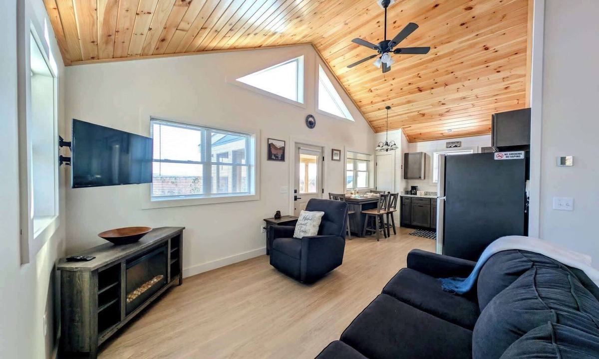 Sullivan House | Lakeview Cabin w/Fire Pit & Beach Access