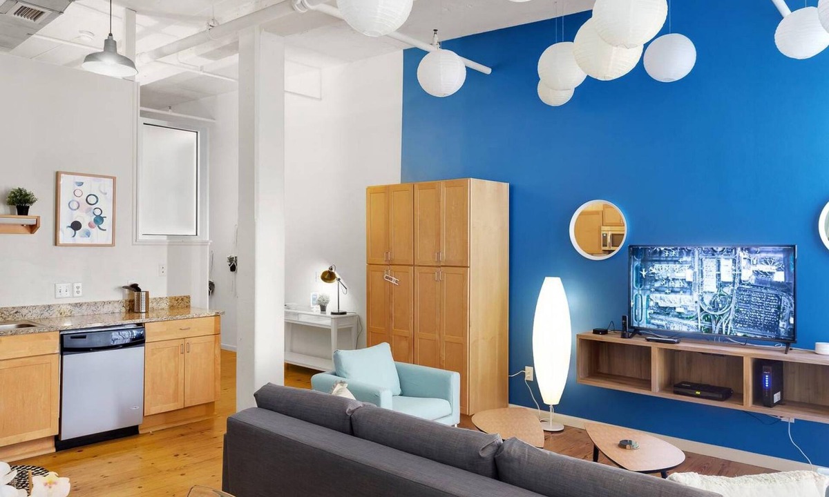 Downtown Apartment | Loft Living in the Trendy Warehouse District
