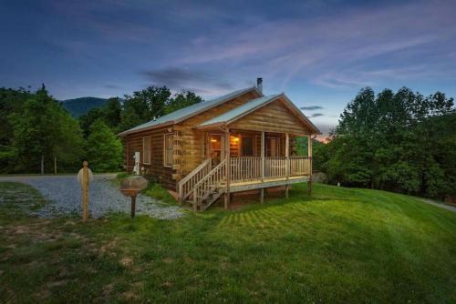 Candler Cabin | Log Cabin Stunning Mountain Views on 12 Acres