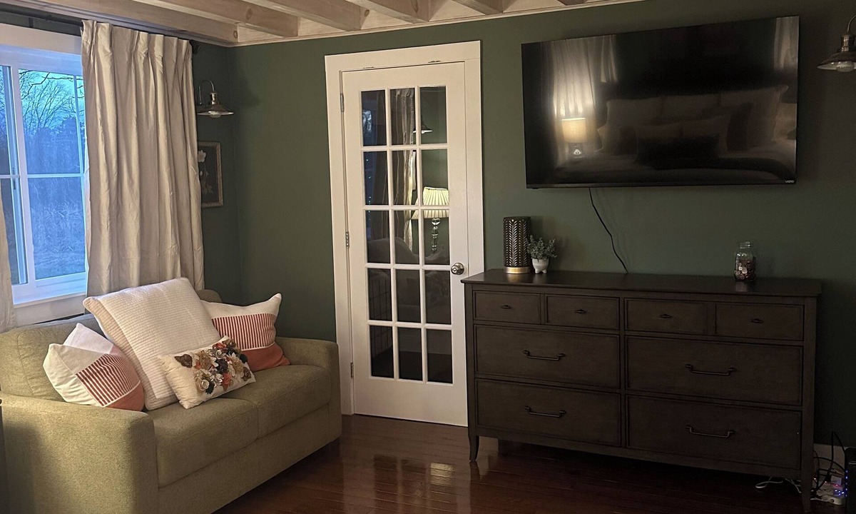 East Flat Rock House | Lovely 1-bedroom house on over 2 acres in welcoming East Flat Rock