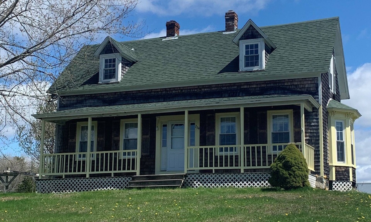 Lamoine House | Lovely Farmhouse Close to Acadia National Park