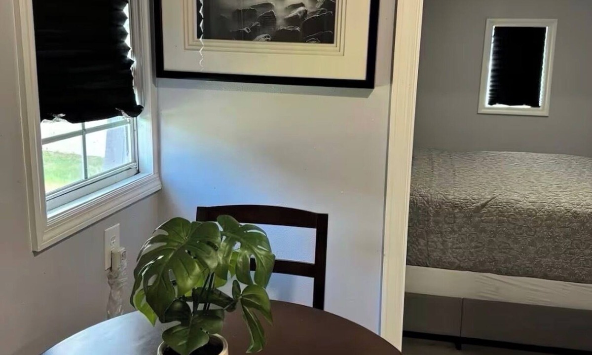Davenport House | Lovely tiny 1-Bedroom house in private large spacious fenced Backyard.