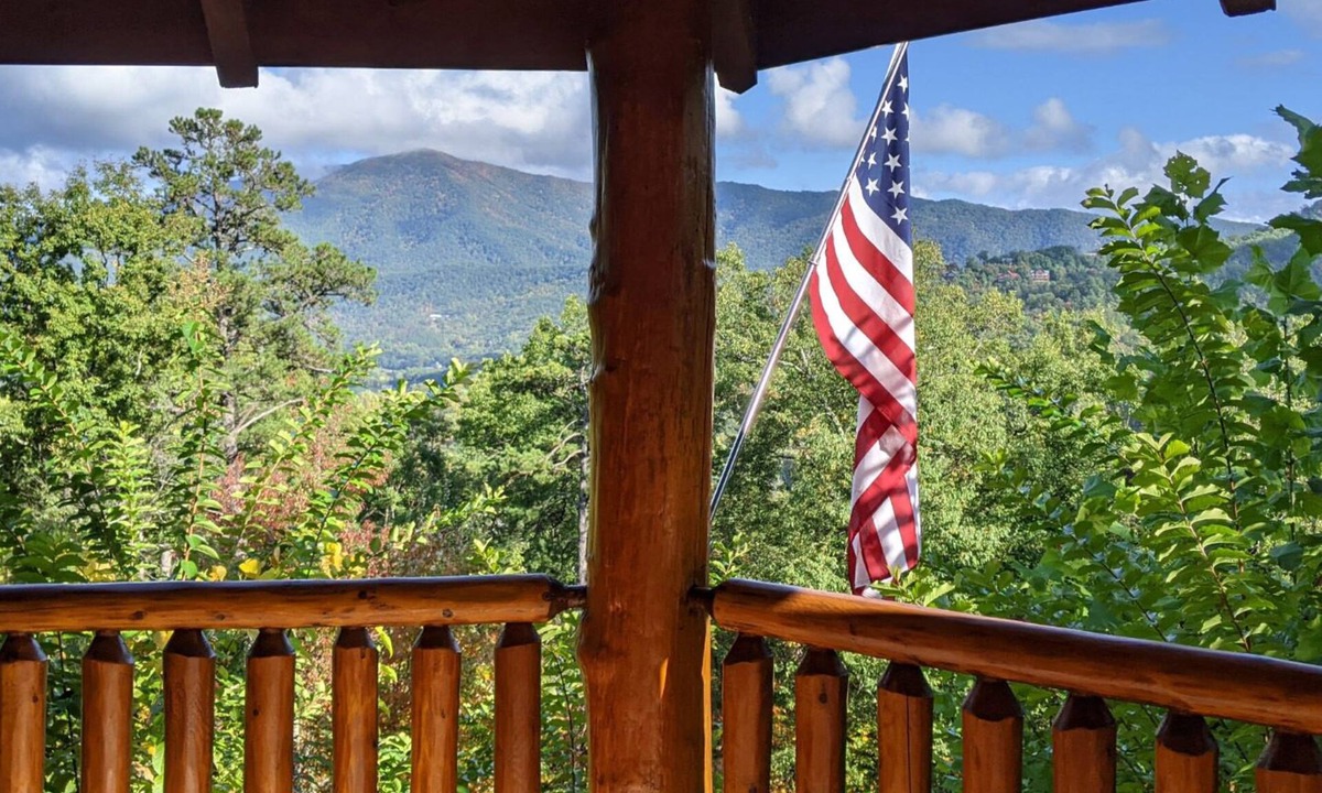 Wears Valley Cabin | Luvin Logs cabin, three bedroom cabin, Outstanding View!