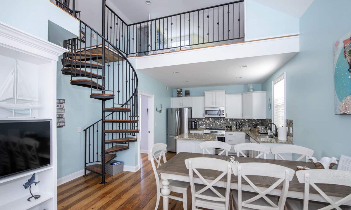 Atlantic Beach House | Luxury Clean House Sleeps Families of 9 Steps from Ocean Atlantic Beach & Pool