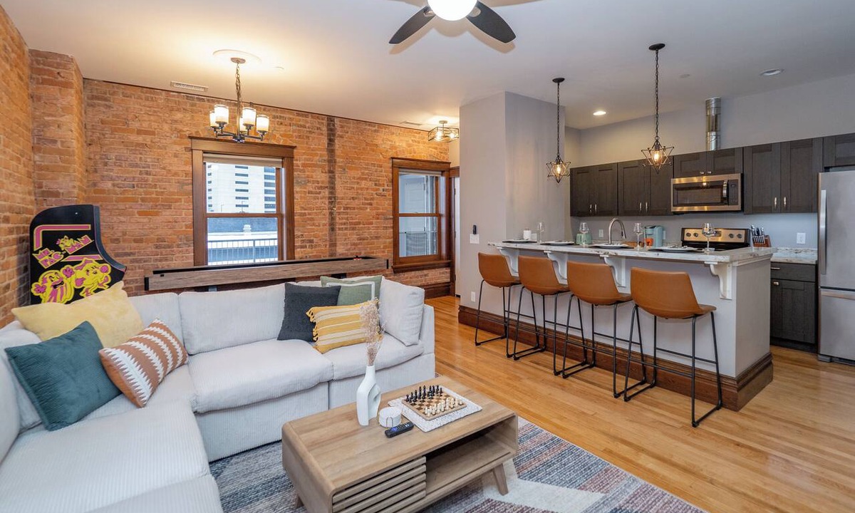 Central Business District Apartment | Luxury Industrial Loft The Heart of Downtown