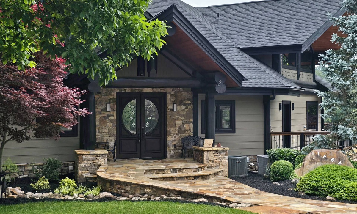 Hiawassee House | Luxury Living on the Lake with Private Boat Dock Kayaks Firepits Hot Tub & Views