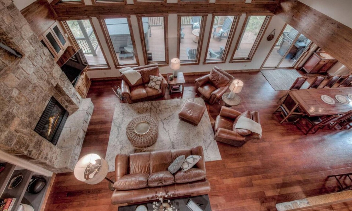 Three Peaks House | Luxury Mountain Retreat | Private Hot Tub Stunning Views Dog Friendly Near 6 Ski Resorts