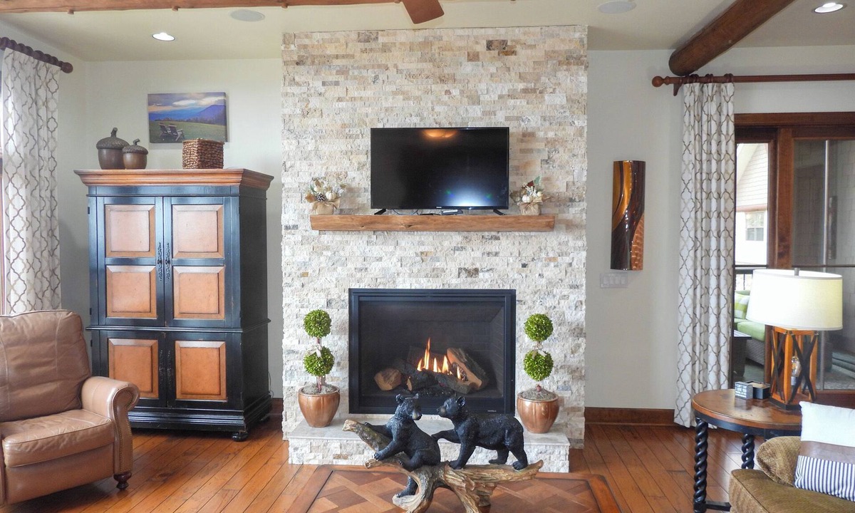 Burnsville Condo | Magical Views and Sunsets Living Above the Clouds at Mountain Air