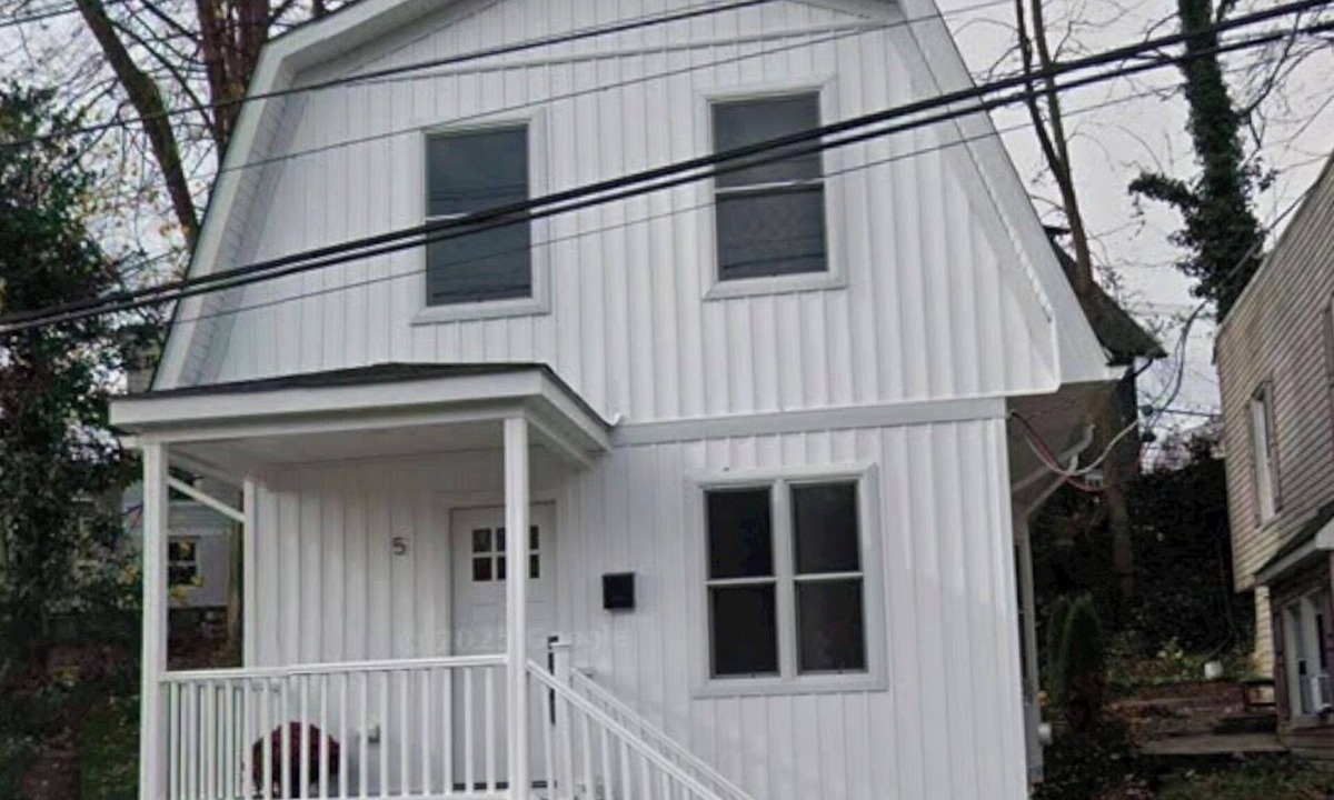 Millburn House | Modern 2BR Millburn Home – Ideal for families and commuters