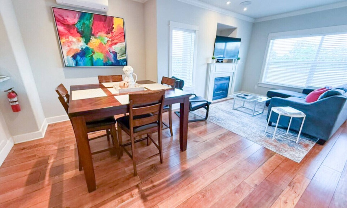 Johns Landing Condo | Modern Portland Condo, Near Zupan’s, OHSU, River Trails, Dining & Skyline Views