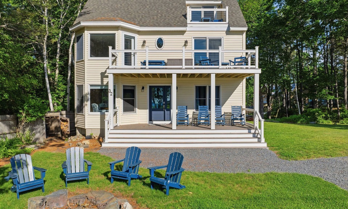 Cape Neddick House | Near Nubble Lighthouse | Walk to Beach | Ocean Views | Rooftop | Sleeps 10