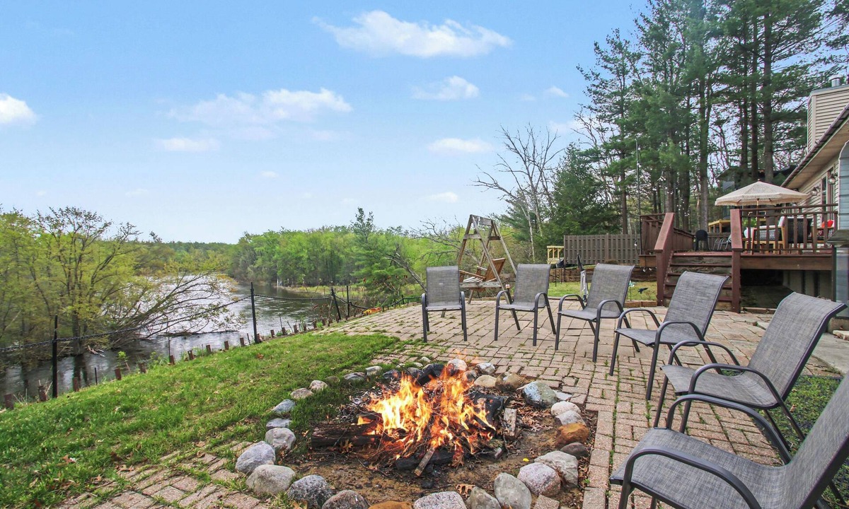 New Richmond House | Near Saugatuck | River Views + King Suite