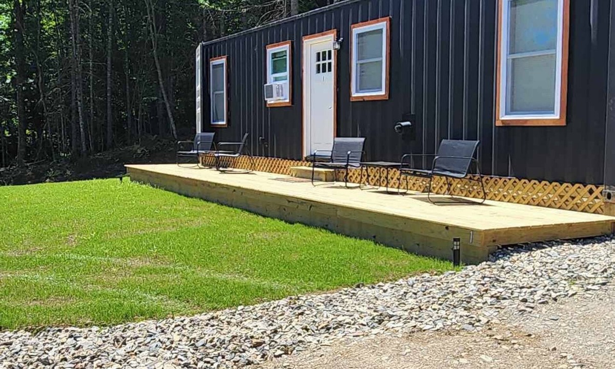 Errol Cabin | New 2 Bedroom Container cabin with direct trail access! Ride Errol (cabin 1)