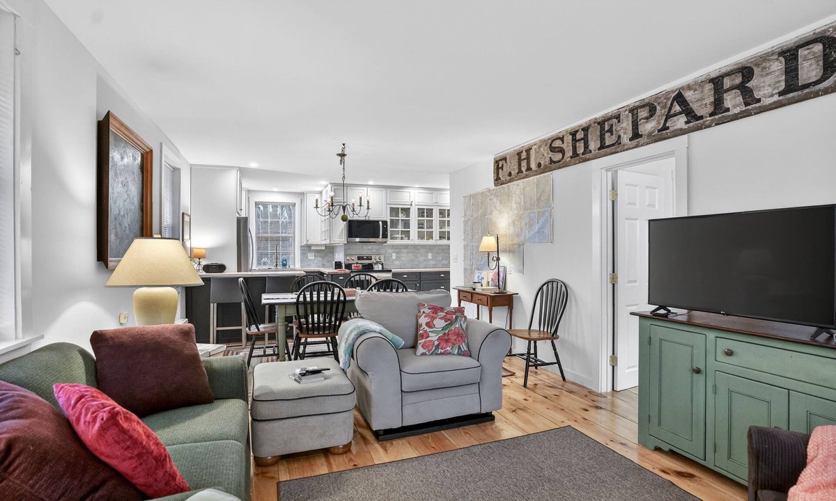 Dresden Apartment | NEW! Forest Backdrop | Midcoast Maine | Quiet Escape