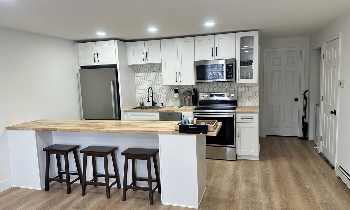 Medway Apartment | Newly Renovated Upstairs Apartment in Medway