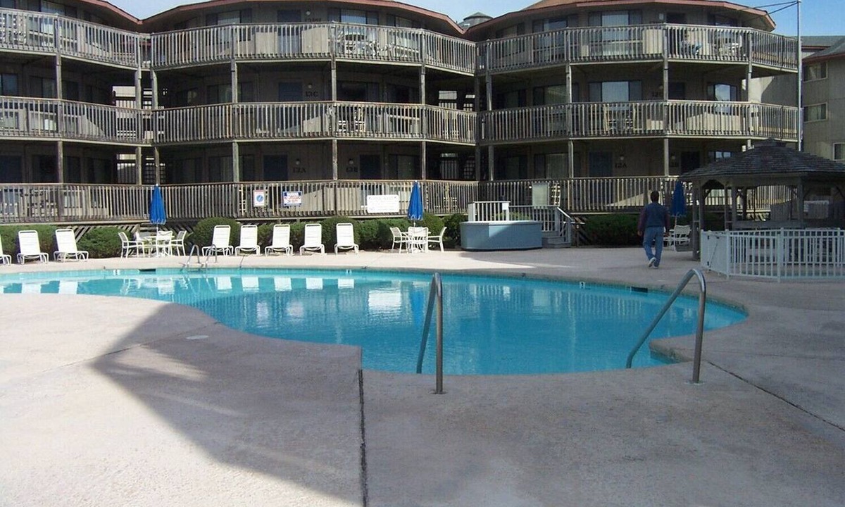 Kill Devil Hills Resort | Oceanfront - One Bedroom unit in OBBC1 Resort,Ground floor easy access to beach