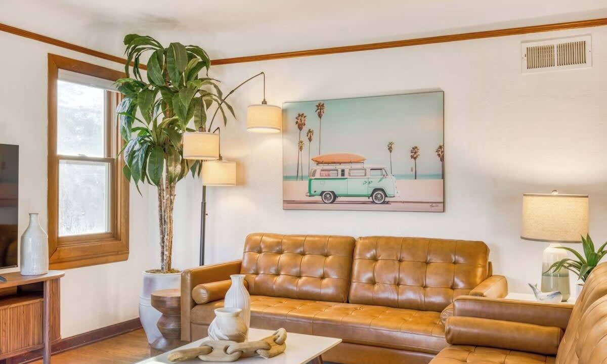 Arbor Lodge House | Open Floor Plan | Arcade | 3 Parking Spaces