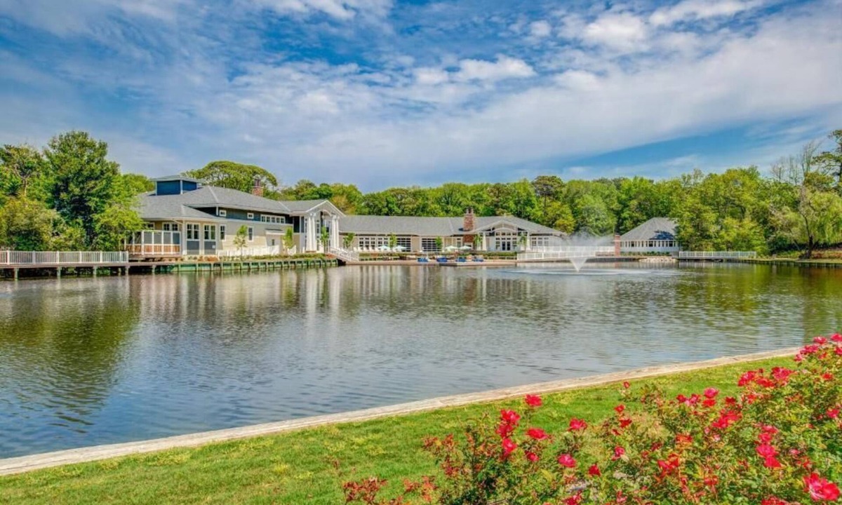 Sea Scape Condo | Outer Banks NC | Couples Beach Escape | Pool & Waterpark