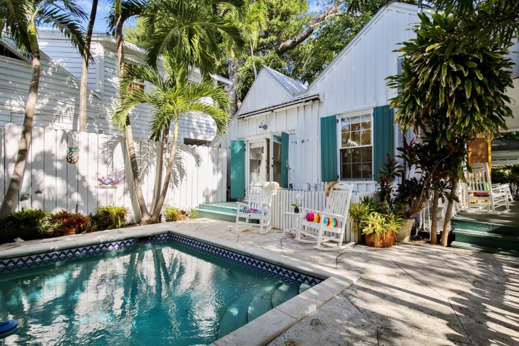 Key West Historic District House | Perfect Pineapple by AvantStay Pet Friendly w Pool Month Long Stays Only