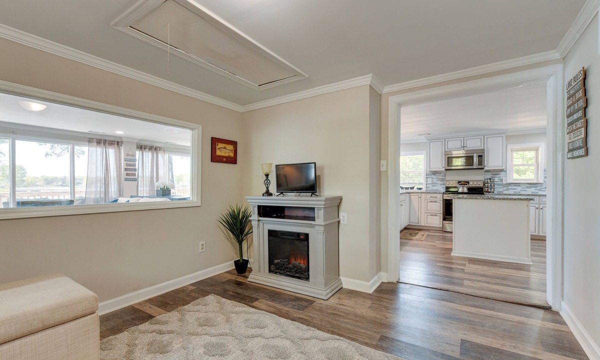Southmont Cottage | Pet-friendly Lexington Vacation Rental on Lake!