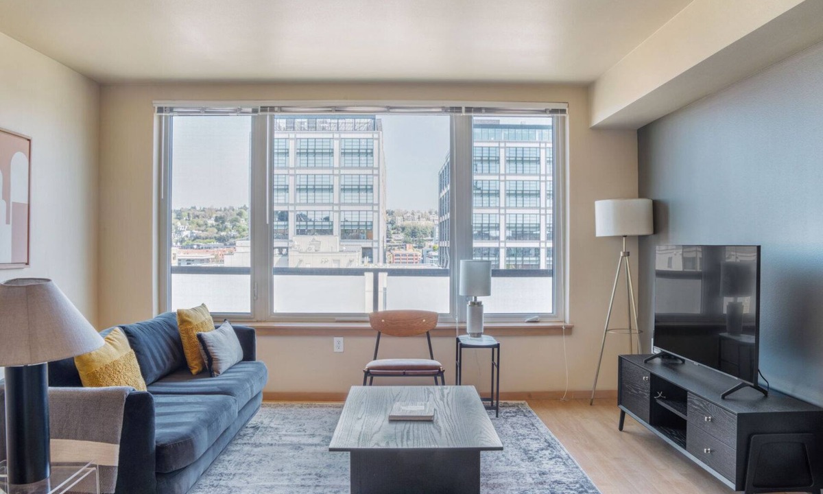 Lower Queen Anne Apartment | Premium Queen Anne 1BR w/Gym, W/D, Lounge & Roof Deck, by Blueground