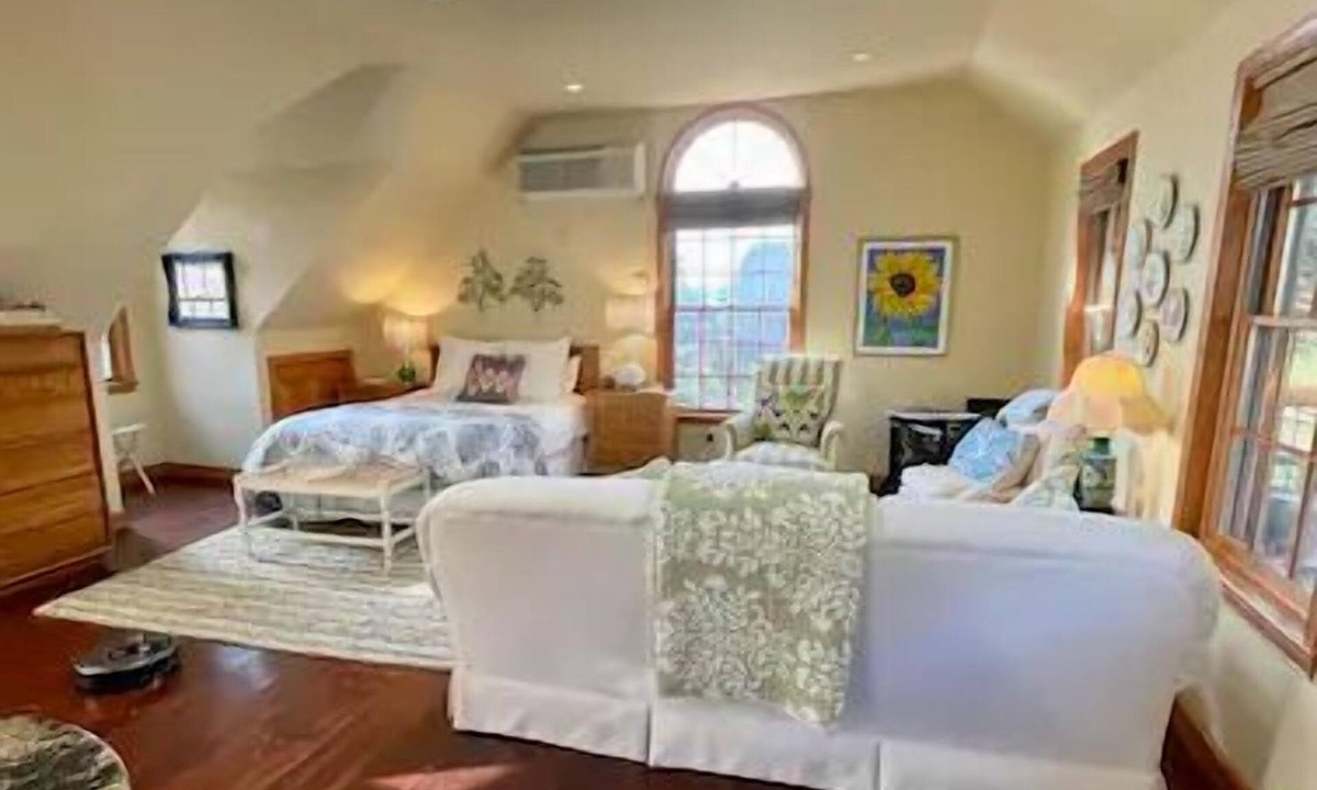 Downingtown House | Private & cozy modern cottage surrounded by nature. Long stays welcome!