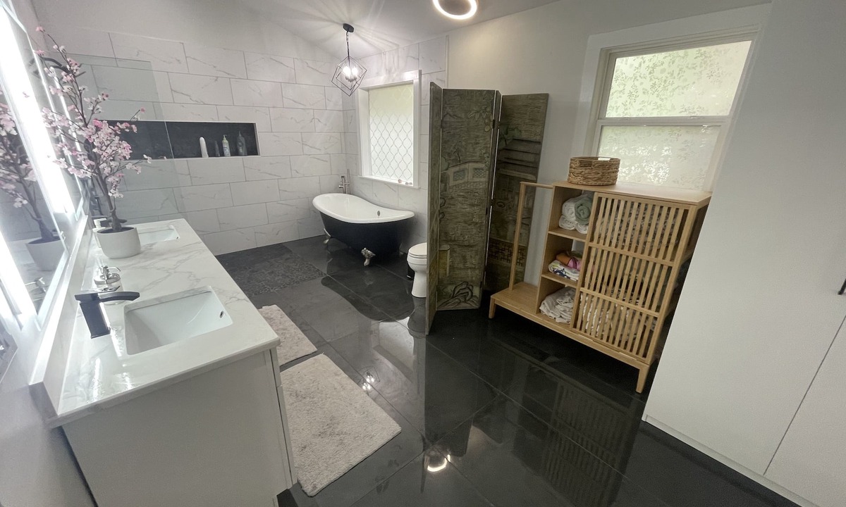 Southeast Raleigh Apartment | Private master suite
