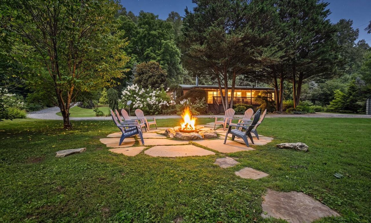 Sylva House | Private Tuckaseegee River 4 Bedrm House Trout fishing, Tubing, Firepit, Parking