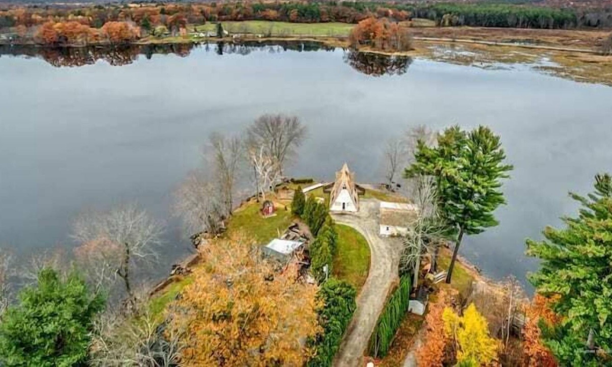 West Gardiner House | Private Waterfront Home on Your Own Peninsula!