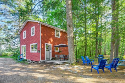 Raymond House | Quiet & Remote Cottage on Panther Pond!