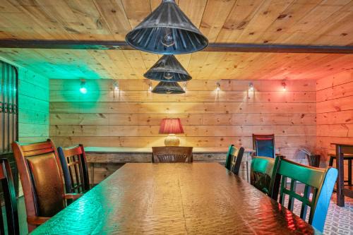 Southwest Harbor House | Quietside Quarterdeck Dual King Wings, Bunk Room, Fire Patio & Pet-Friendly