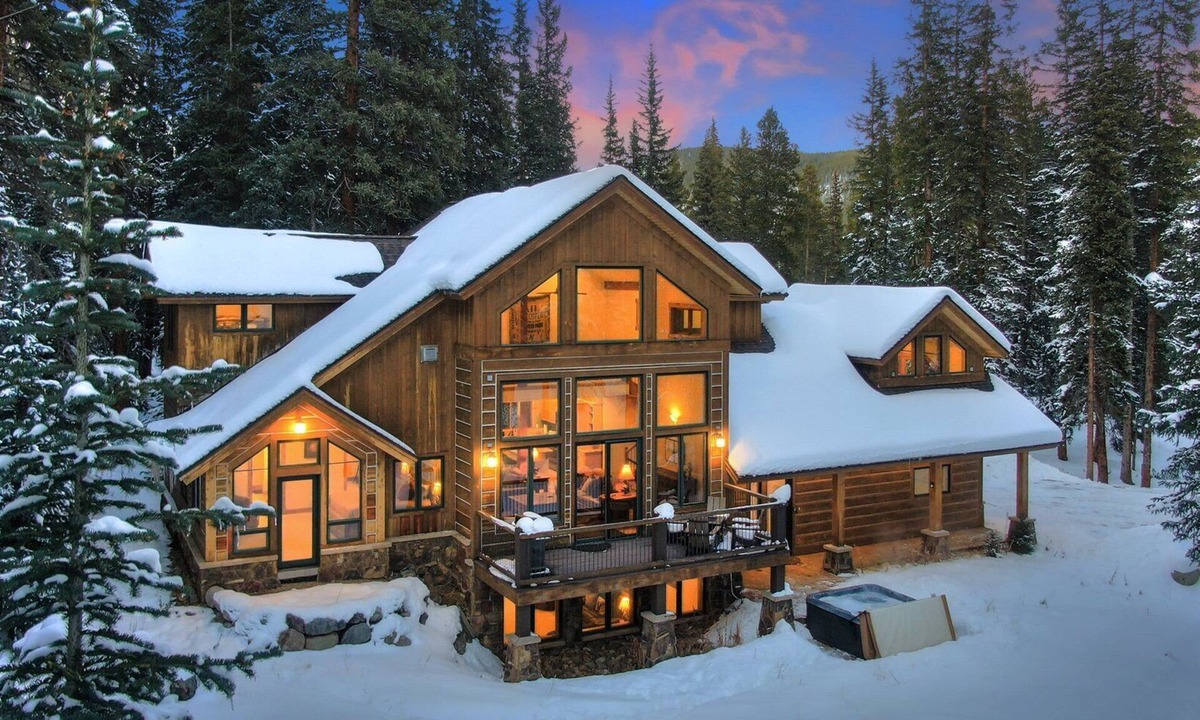 Sunny Slope Cabin | Red Mountain Lodge | Spacious 4BR retreat in Blue River with stunning mountain views.