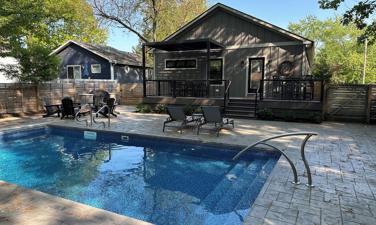 New Buffalo House | Red Oak-5 bedroom with in ground pool, fireplace-walk to restaurants
