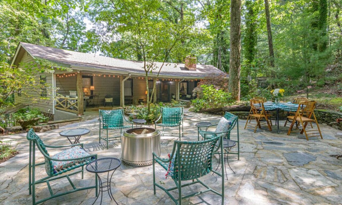 Saluda House | Relaxing Cabin with a Boat House on Lake Summit