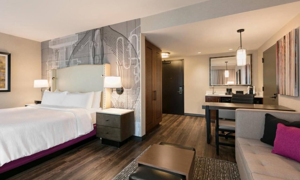 Berkeley Heights Hotel | Relaxing Escape! 3 Cozy Units w/Pool Gym, Free Parking, & Free Breakfast!