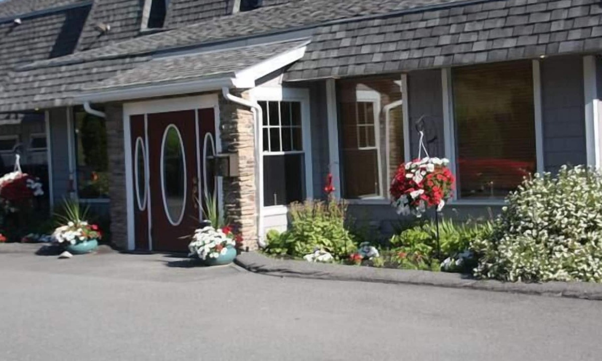 Jackman Resort | Relaxing Mountain Balcony Suite With Hot Tub And Indoor Pool